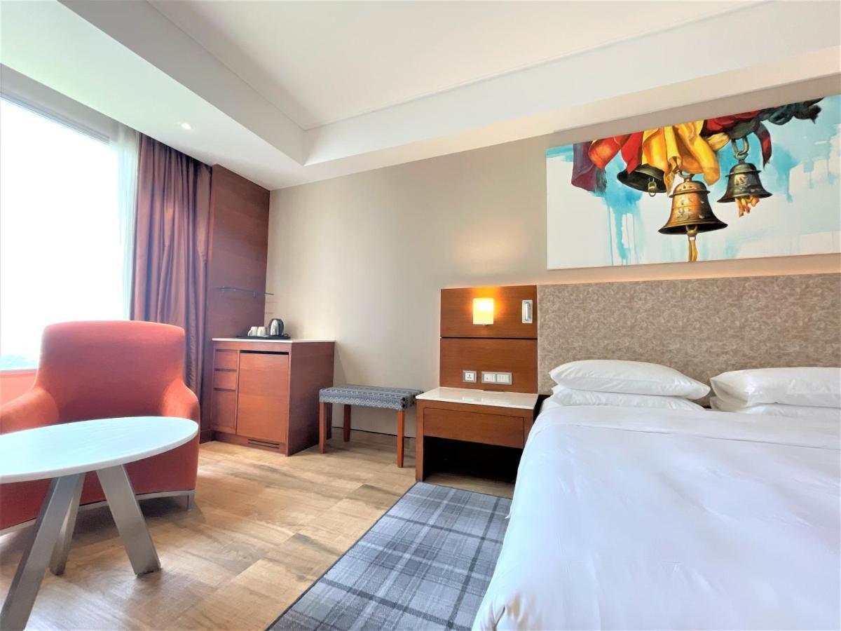 Hyatt Centric Janakpuri New Delhi Hotel Kültér fotó A room at the hotel