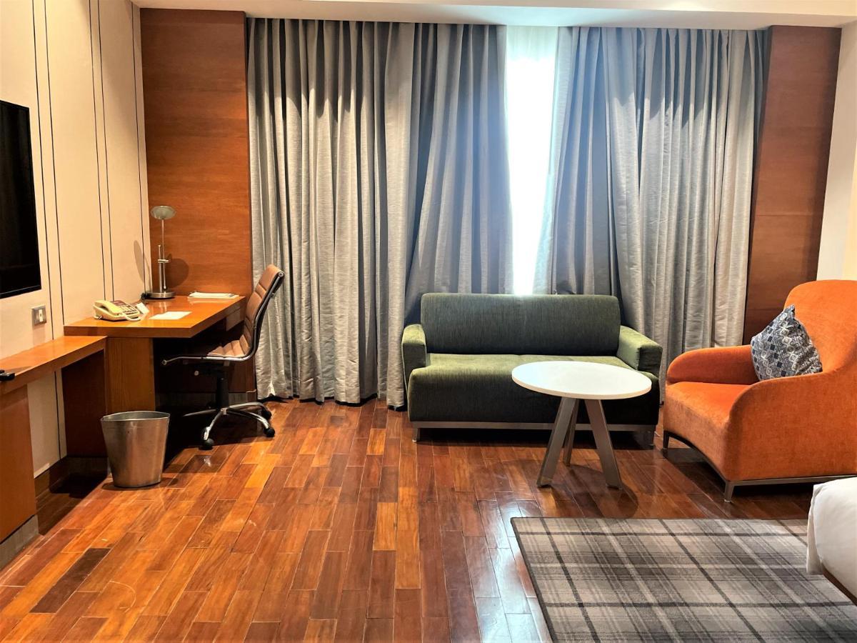 Hyatt Centric Janakpuri New Delhi Hotel Kültér fotó A room at the hotel
