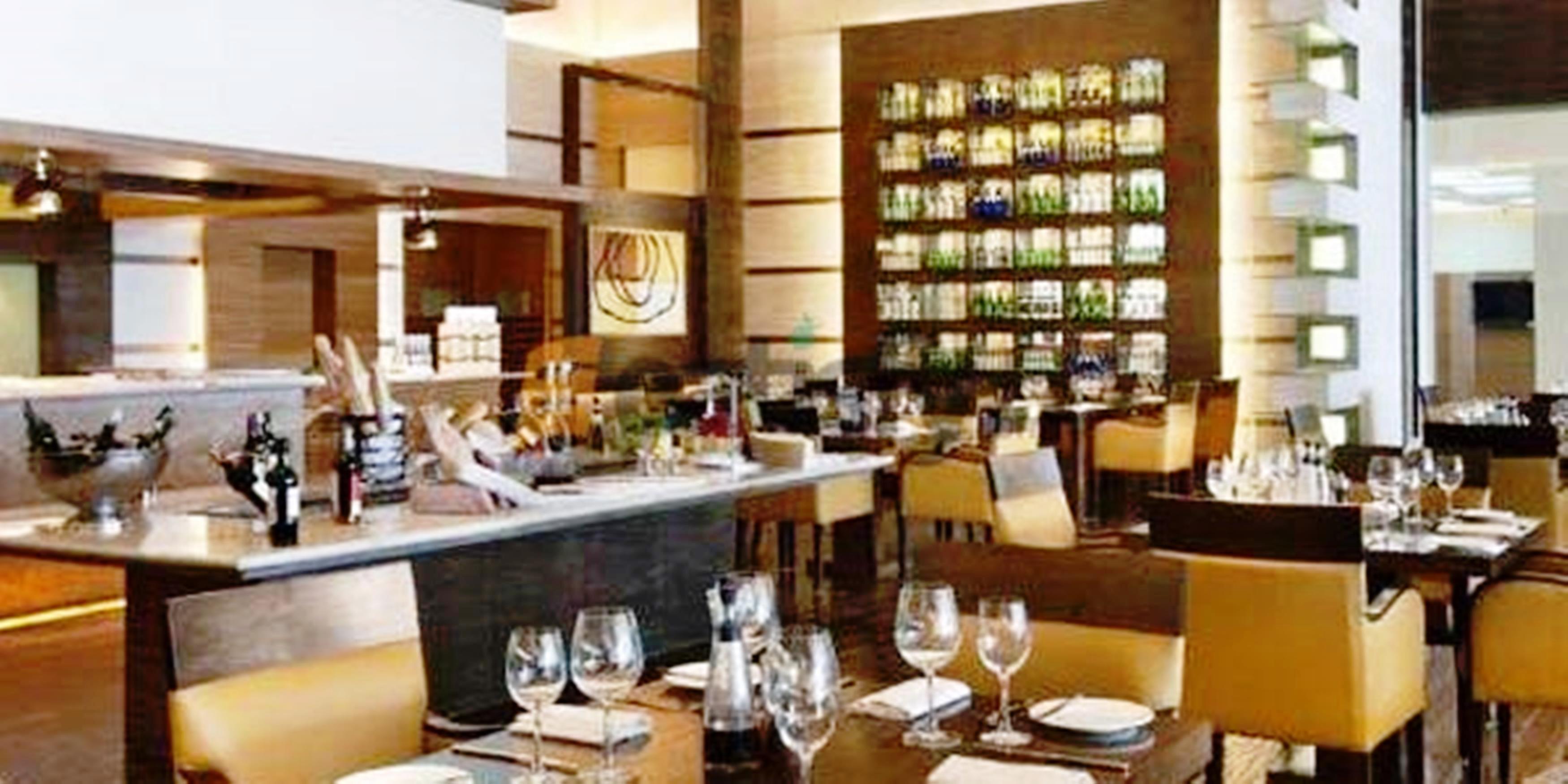 Hyatt Centric Janakpuri New Delhi Hotel Kültér fotó The interior of the restaurant
