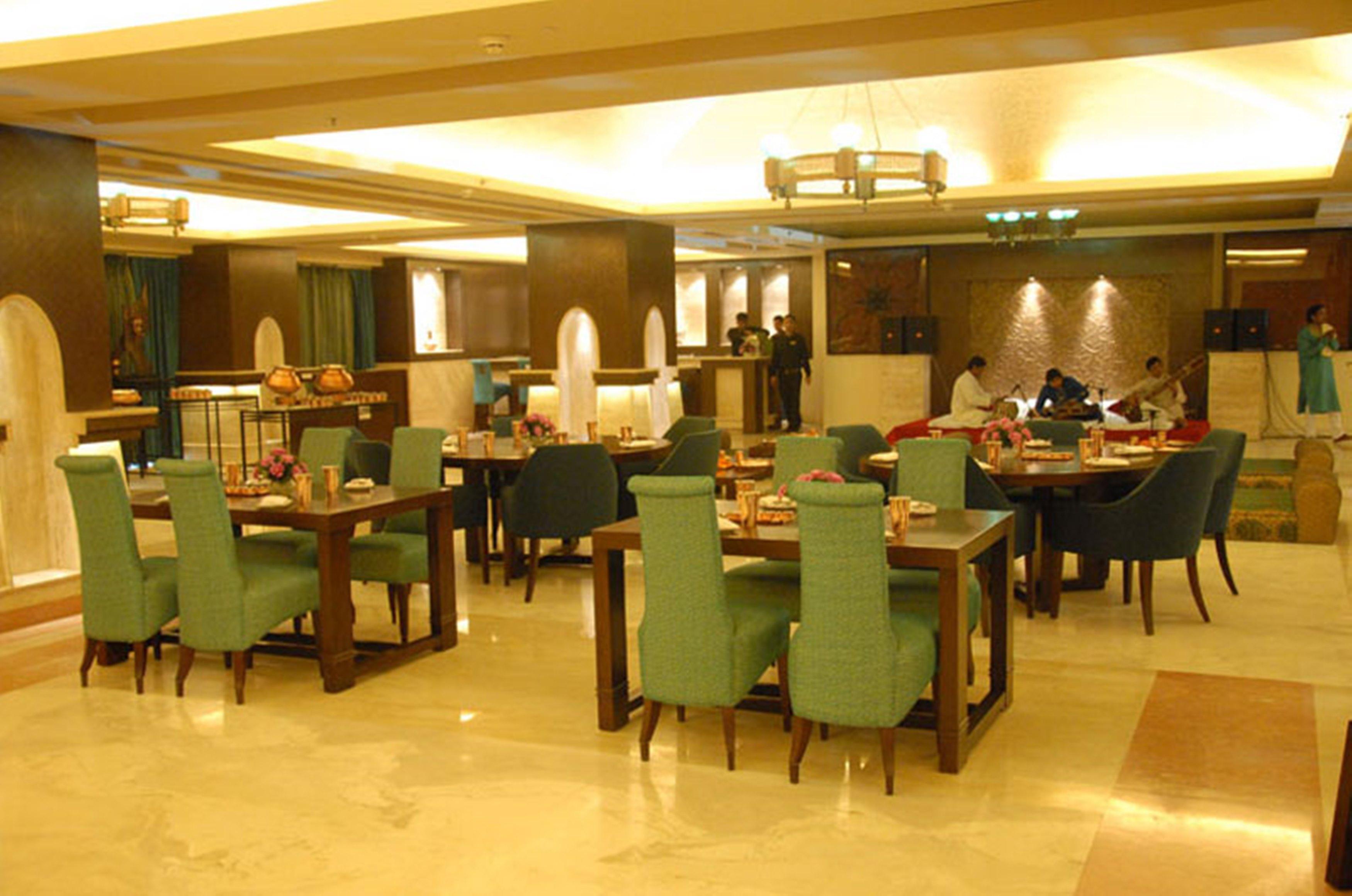 Hyatt Centric Janakpuri New Delhi Hotel Kültér fotó The restaurant