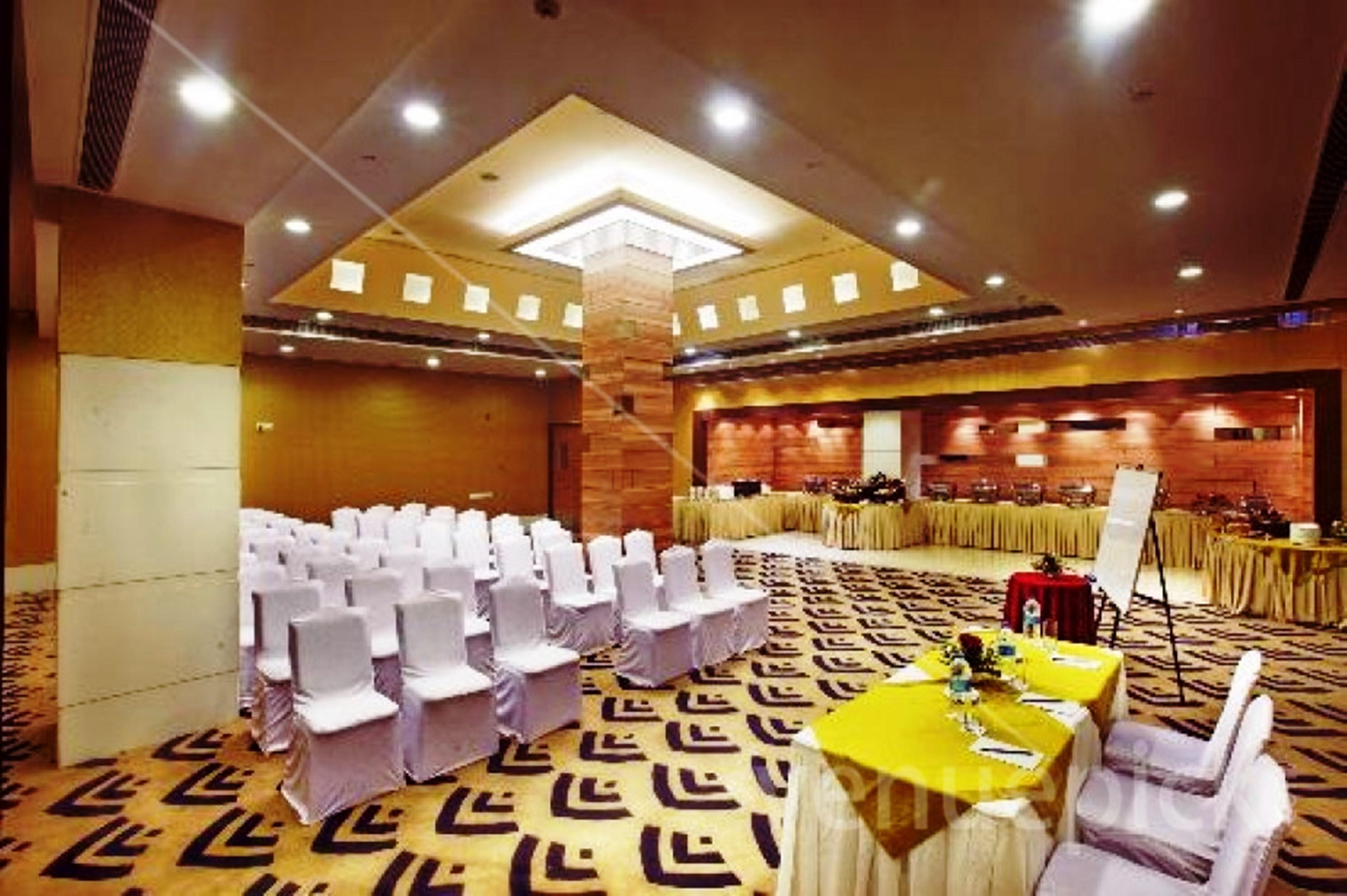 Hyatt Centric Janakpuri New Delhi Hotel Kültér fotó The Royal